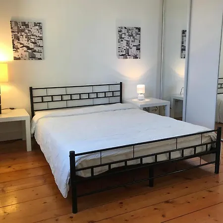 Charming 5-bedroom House In Croix-chapeau, La Rochelle, France * Croix-Chapeau