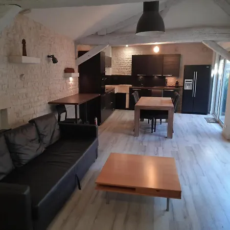 Casa de Férias Charming 5-bedroom House In Croix-chapeau, La Rochelle, France Croix-Chapeau