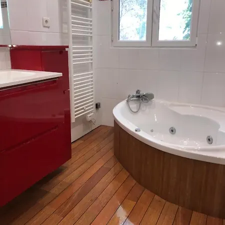 Holiday home Large House 15 Persons 5 Bedrooms 3 Bathrooms La Rochelle Croix-Chapeau