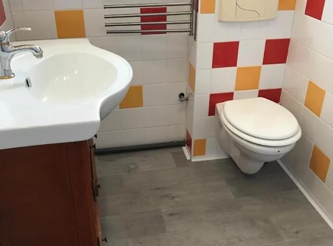 Сasa de vacaciones Charming 5-bedroom House In Croix-chapeau, La Rochelle, France *