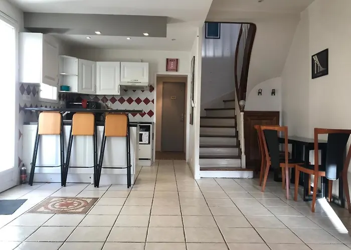 Charming 5-bedroom House In Croix-chapeau, La Rochelle, France