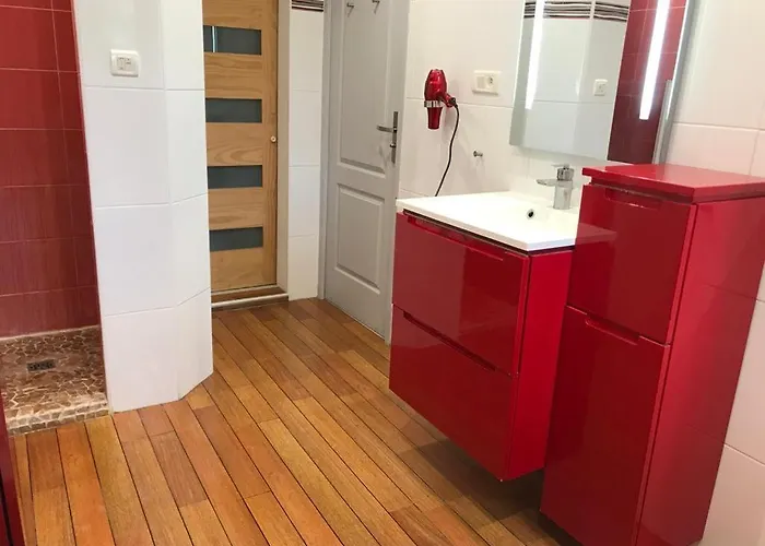 Сasa de vacaciones Charming 5-bedroom House In Croix-chapeau, La Rochelle, France Croix-Chapeau