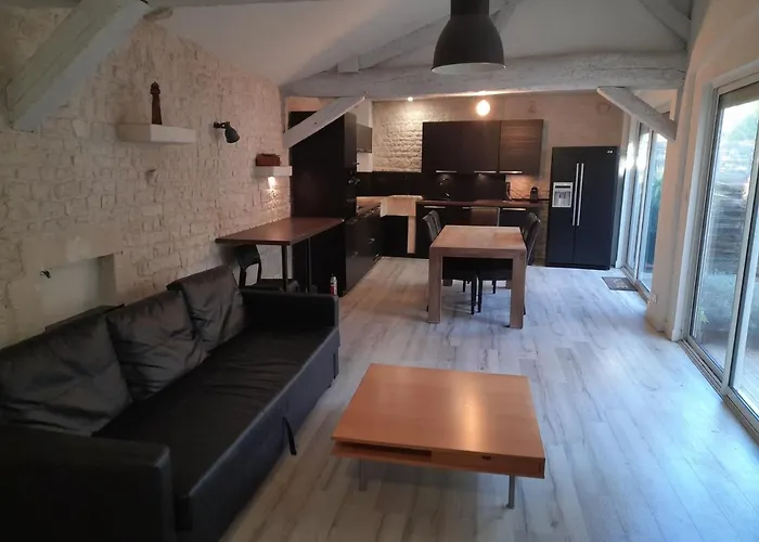 Сasa de vacaciones Charming 5-bedroom House In Croix-chapeau, La Rochelle, France Croix-Chapeau