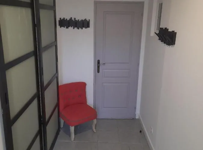 Charming 5-bedroom House In Croix-chapeau, La Rochelle, France Сasa de vacaciones