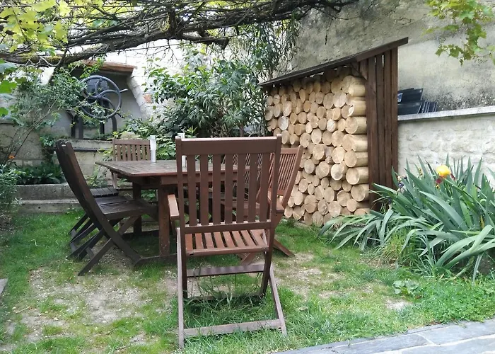 Charming 5-bedroom House In Croix-chapeau, La Rochelle, France