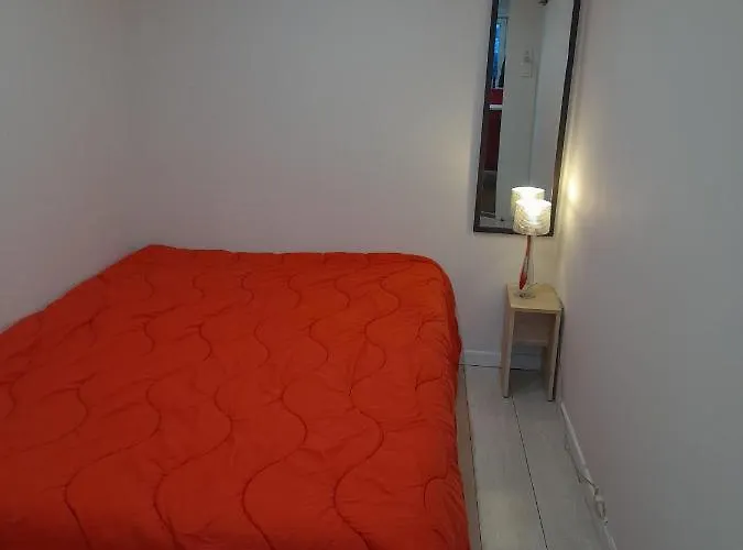 Сasa de vacaciones Charming 5-bedroom House In Croix-chapeau, La Rochelle, France *